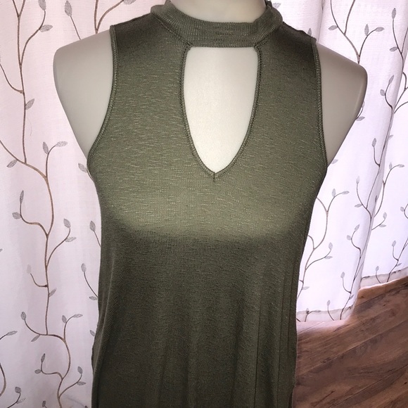 ⭐️Flowy tank top with key hole opening NWT⭐️ - Picture 6 of 9